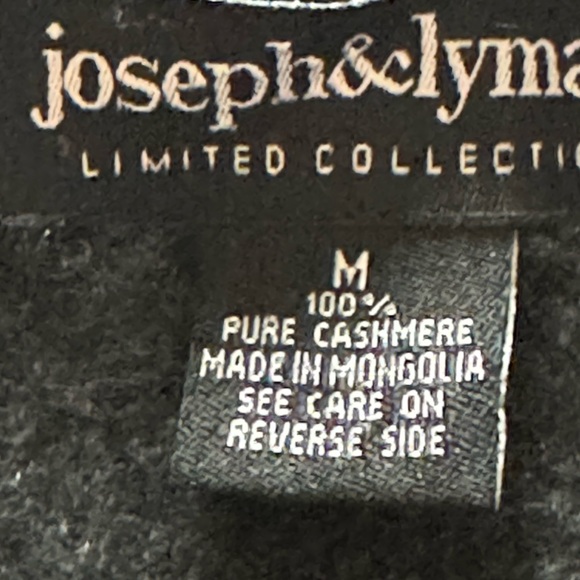 Wonderful, cashmere sweater lightly worn no damage - Picture 2 of 3